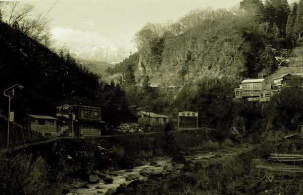 TSUCHI01.JPG - 43,775BYTES